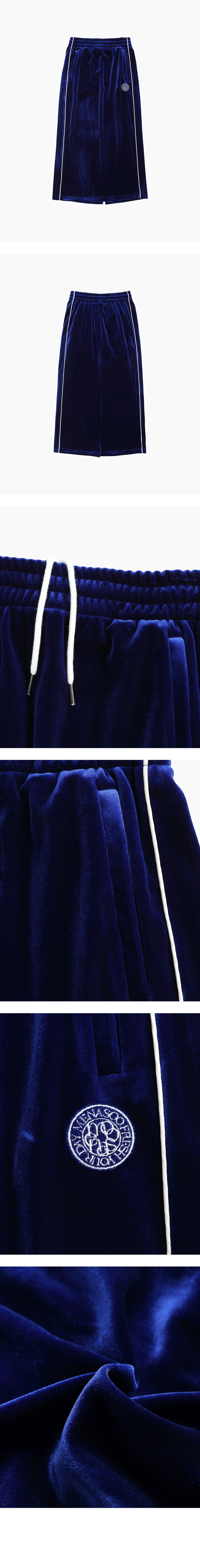 미나수(MENASOO) 벨벳 트랙 롱스커트_네이비 상품컷