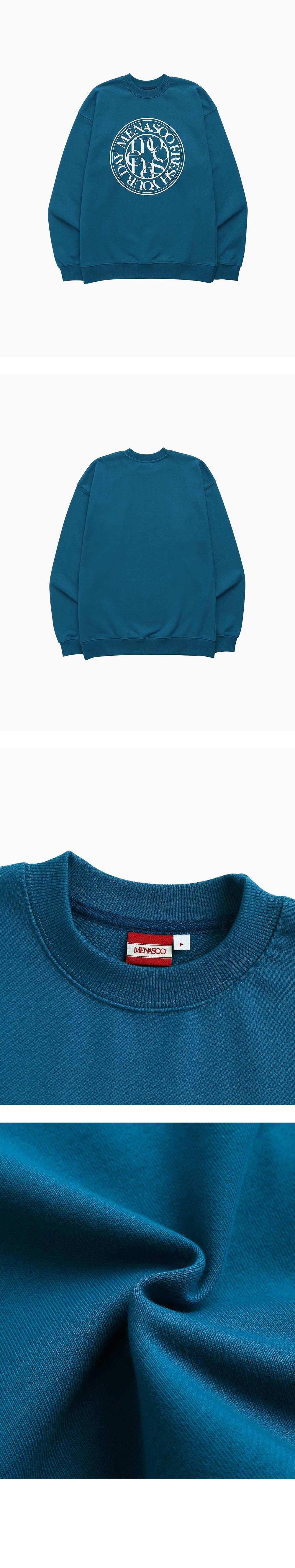 미나수(MENASOO) 남여공용 써클 레터링 로고스웻셔츠_블루 상품컷